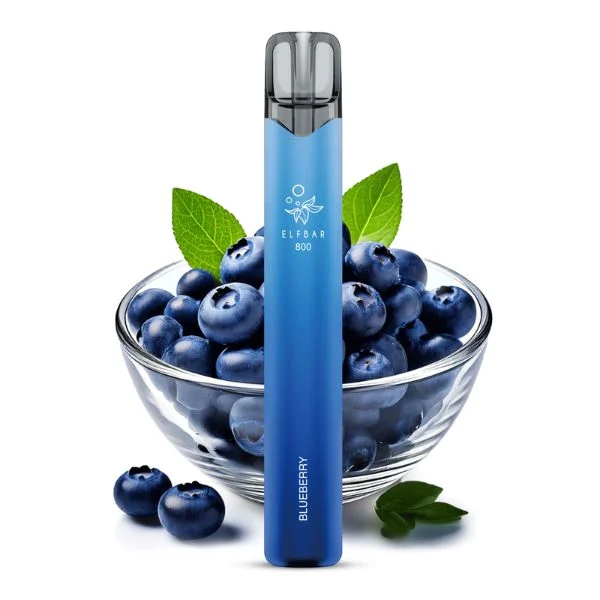 ElfBar 800 Blueberry Vape vor einer Schale frischer Blaubeeren.